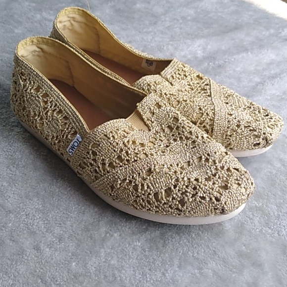 Toms Shoes - Tom's 9.5 gold crocheted flats